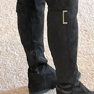 Knee high black boots, low heel, cute side buckle